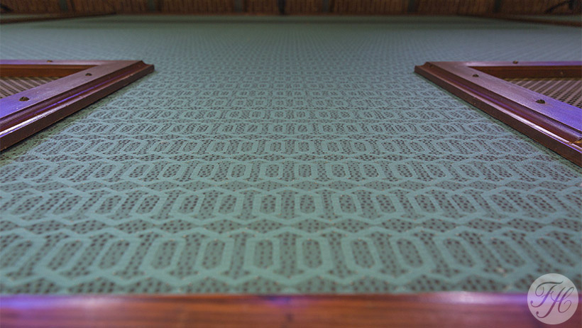 Stoffen wandbespanning en akoustisch materiaal in administratiezaal