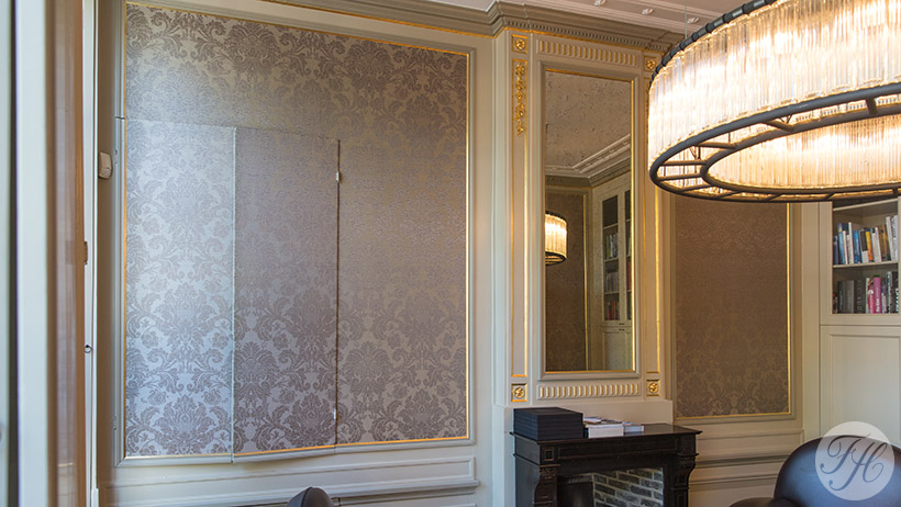 blinde deuren met gespannen wandbespanning stof afwerkt met passend koord pand Dudok