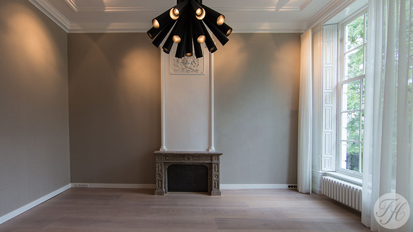 Aanbrengen stoffen wandbespanning in monumentaal pand Herengracht Amsterdam