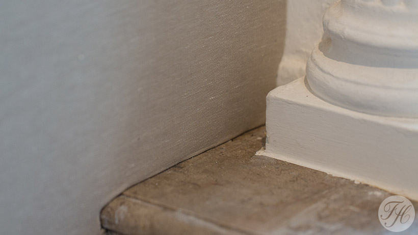 Afwerking van stoffen wandbespanning met een blinde methode