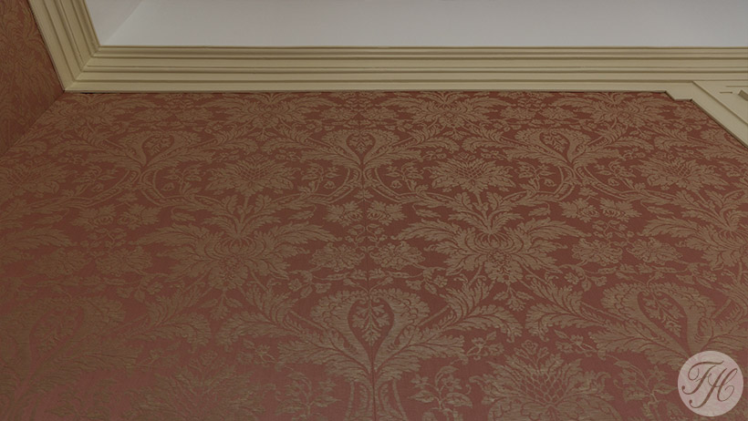 stoffen wandbespanning aangebracht in stijlkamer Huize Rhijnhof Leiden