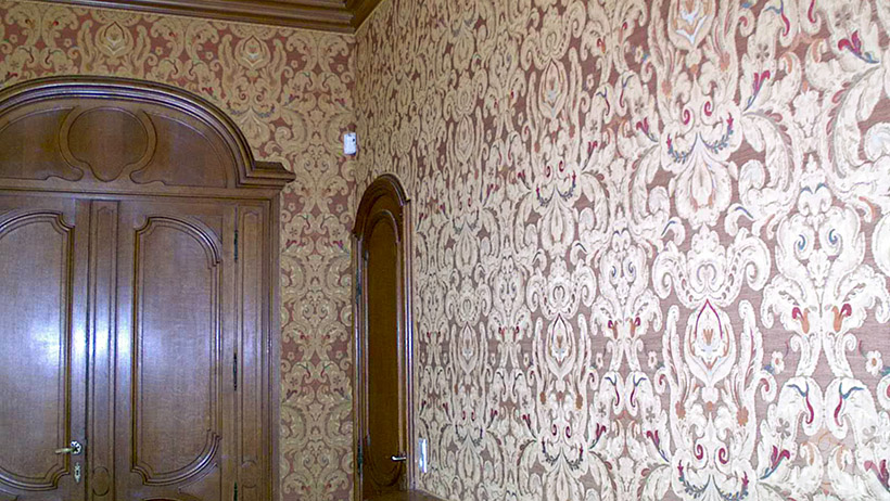 stoffen wandbespanning eetkamer klassiek herenhuis Brussel Belgie