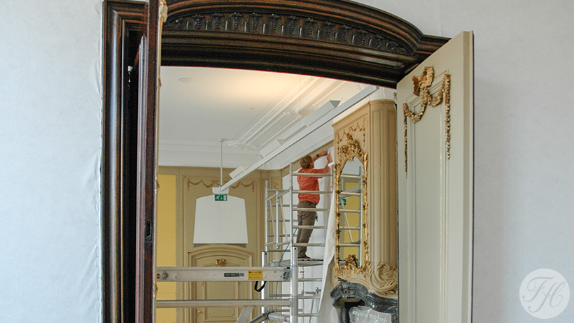 Aanbrengen stoffen wandbespanning Museum De Lakenhal Leiden