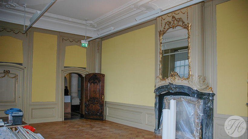 stoffen wandbespanning twee zalen Museum De Lakenhal Leiden