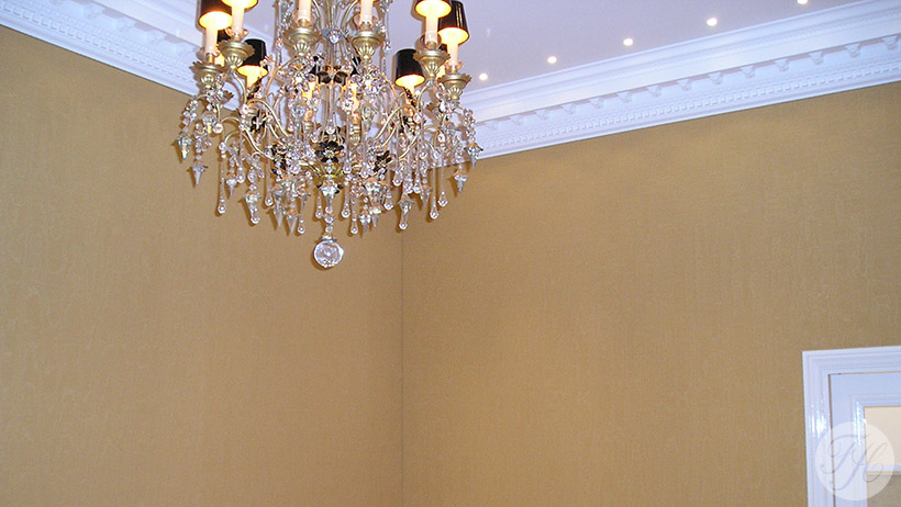 detail stoffen aangebracht in stijlkamer herenhuis met moderne uitstraling