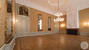 aanbrengen stoffen wandbespanning in authentieke stijlkamers monumentaal pand Grote zaal Pulchri Studio Den Haag