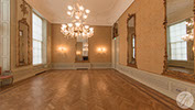 Aanbrengen stoffen wandbespanning in authentieke stijlkamer monumentaal pand Grote zaal Pulchri Studio Den Haag