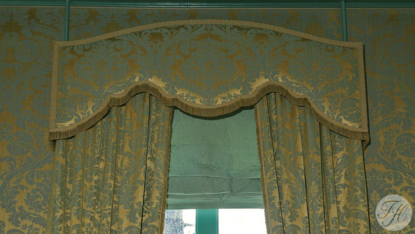 stoffen wandbespanning aangebracht in monumentaal pand Ridderhofstad Gunterstein Breukelen