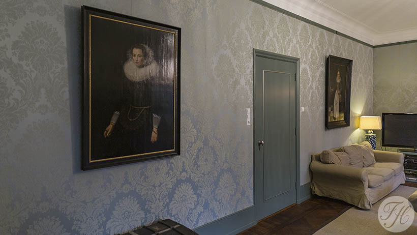 Aanbrengen stoffen wandbespanning in monumentale villa Aerdenhout