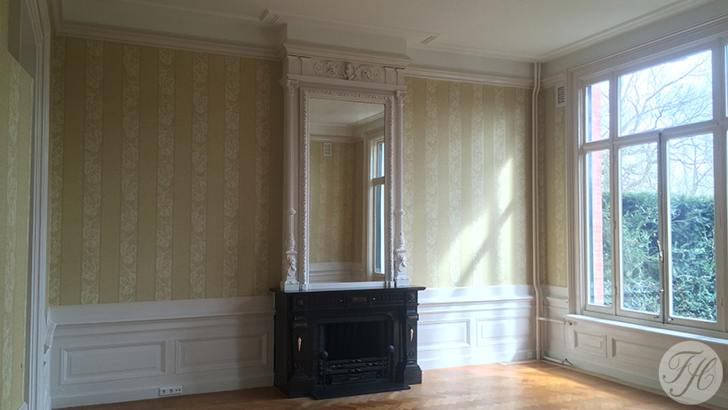 Tuinkamer opgebouwd met authentieke betengeling en voorzien van behangsels