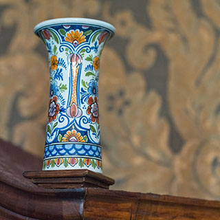 Strak gespannen stoffen wandbespanning in authentieke stijlkamer monumentaal pand Regentenkamer weeshuis in Nijmegen